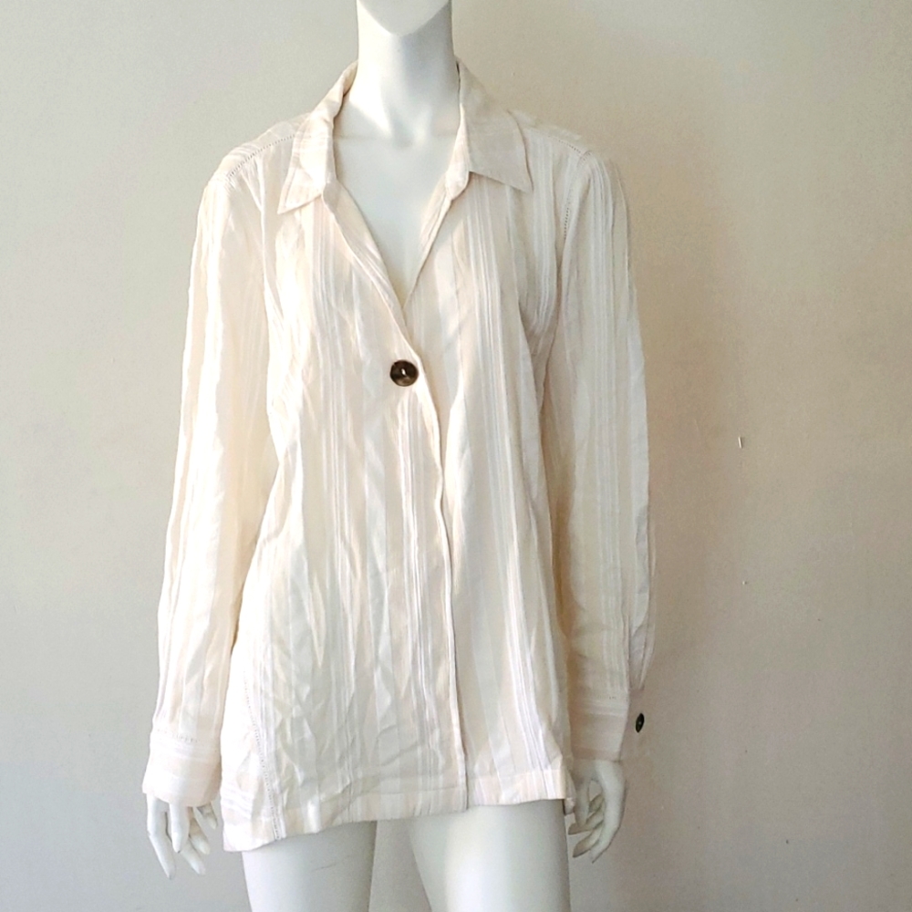 Soft surrounding striped  Button front top
